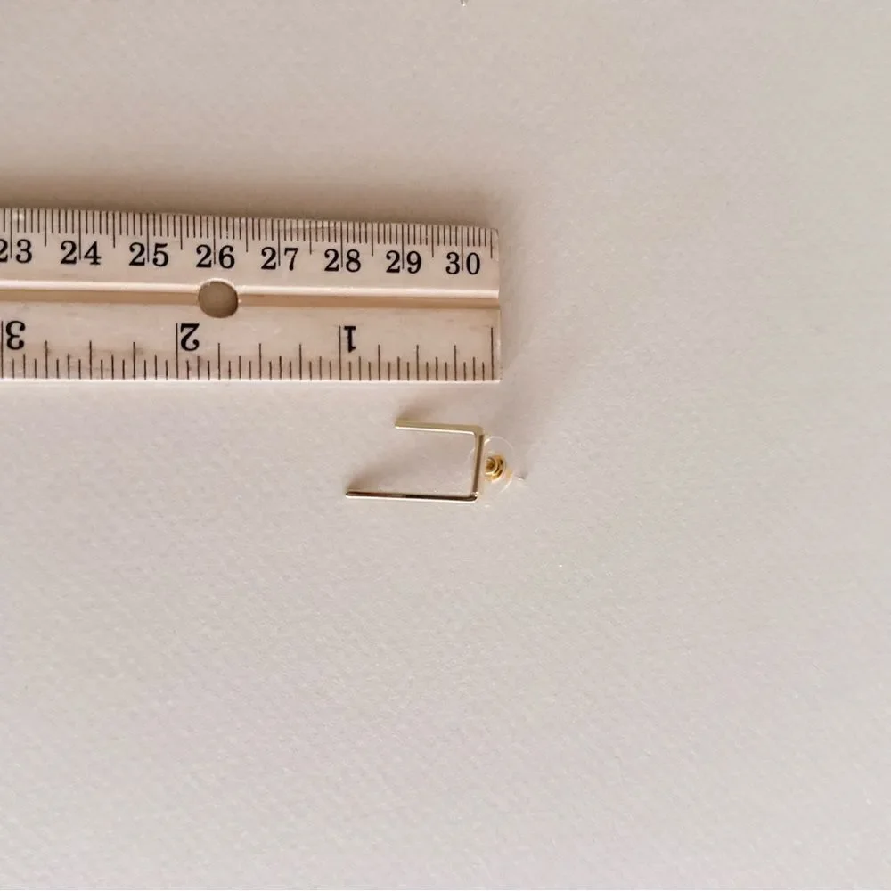 Minimalist stud earrings S830